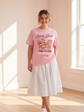 STRAWBERRY SHORTCAKE Pink Berry Good Graphic Short Sleeve Tee tshirt Sz MED New